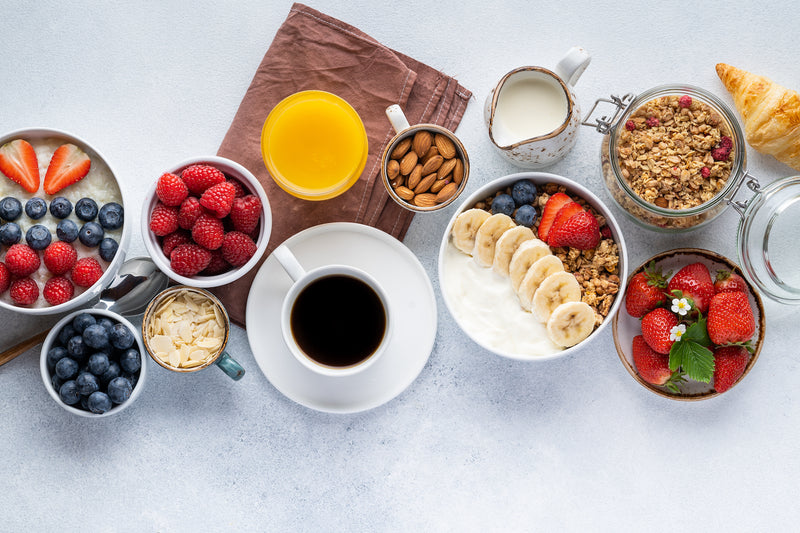Verschiedene Komponenten eines gesunden Frühstücks