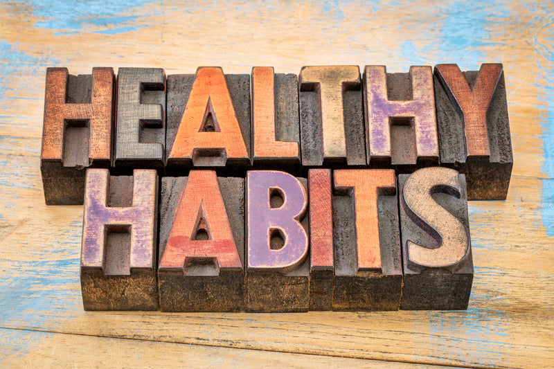 Text auf Holz: HEALTHY HABITS