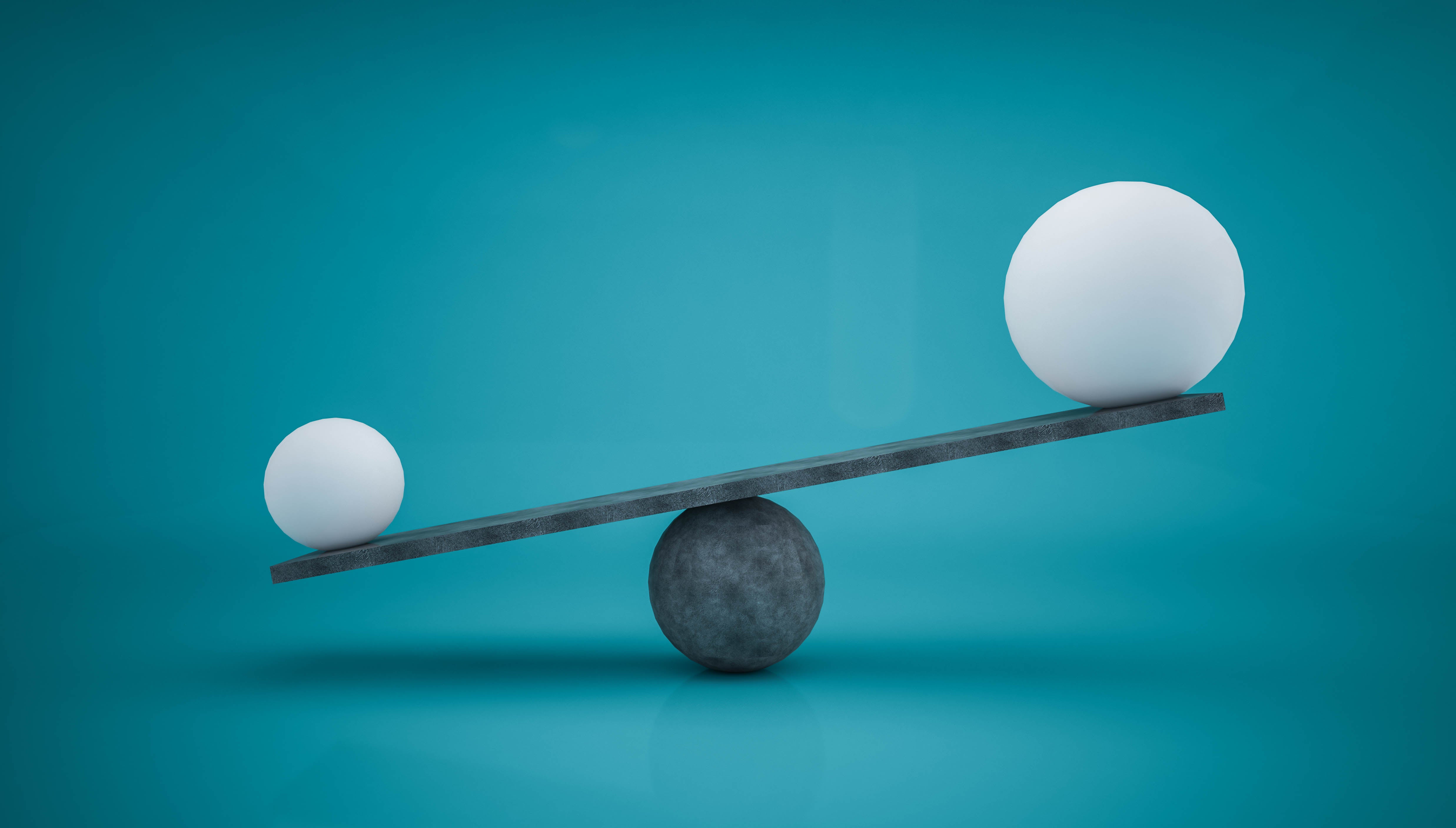 Kaloriendefizit berechnen: Wippe mit zwei unterschiedlich großen Kugeln darauf