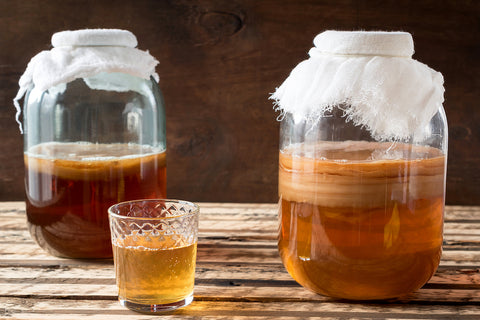 Gläser mit Kombucha
