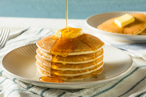 Stapel Pancakes mit Sirup