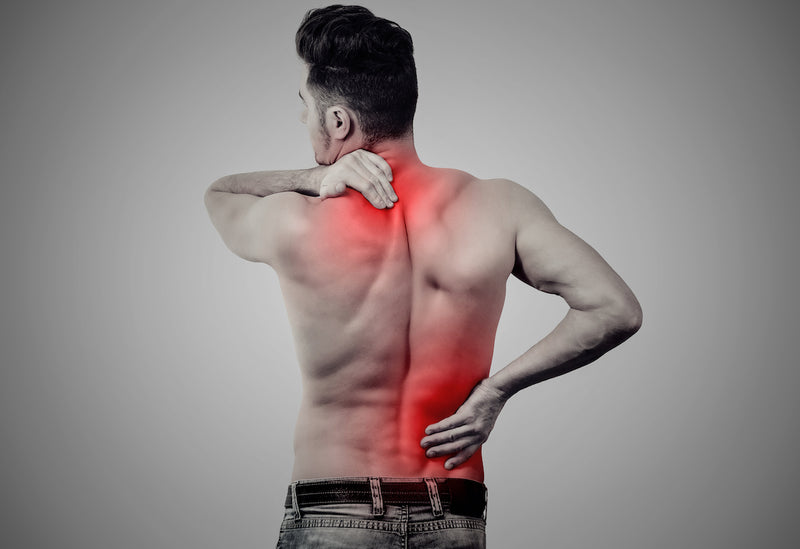 Darstellung der Schmerzpunkte am Rücken eines Mannes