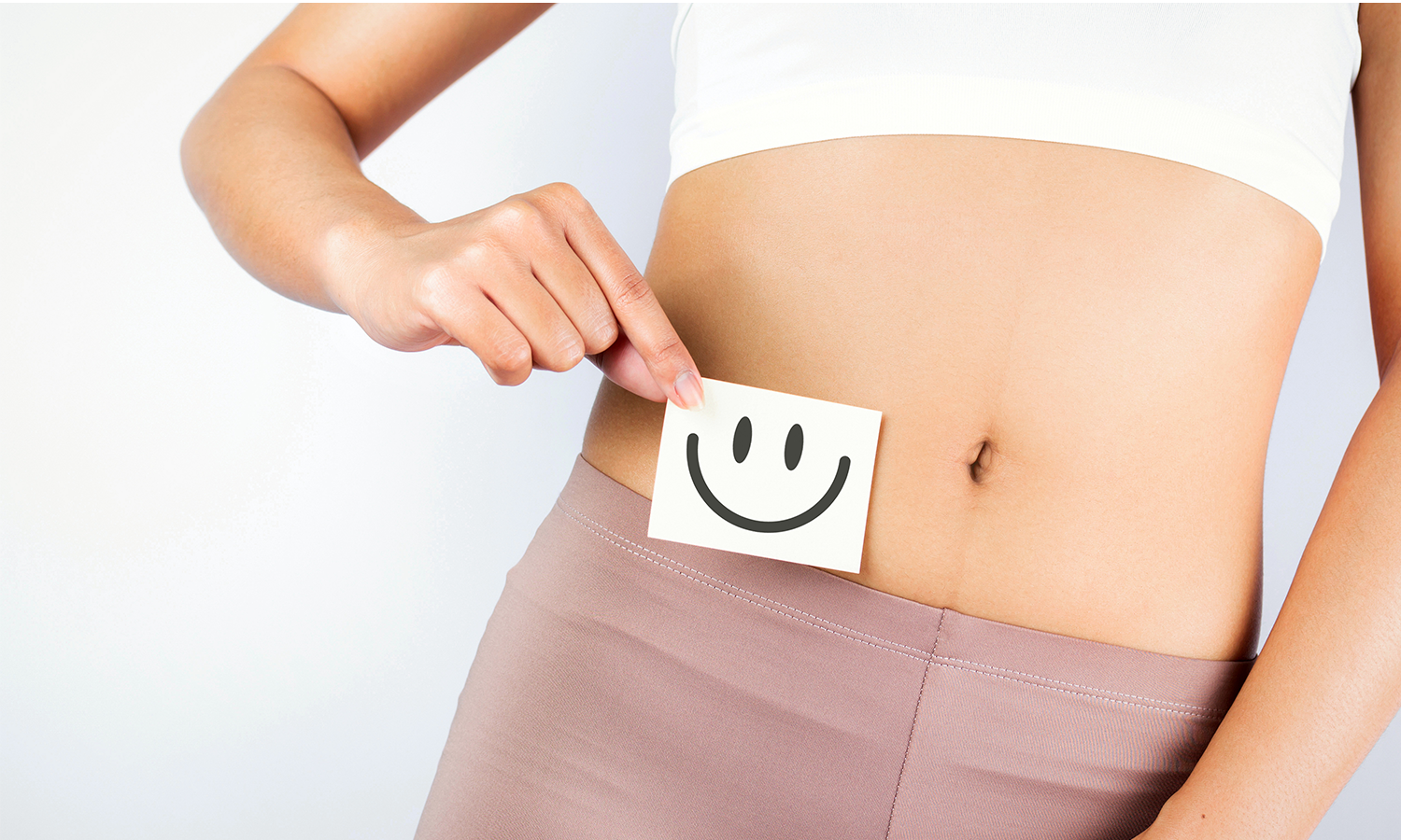Frau hält Smiley neben ihren Bauch